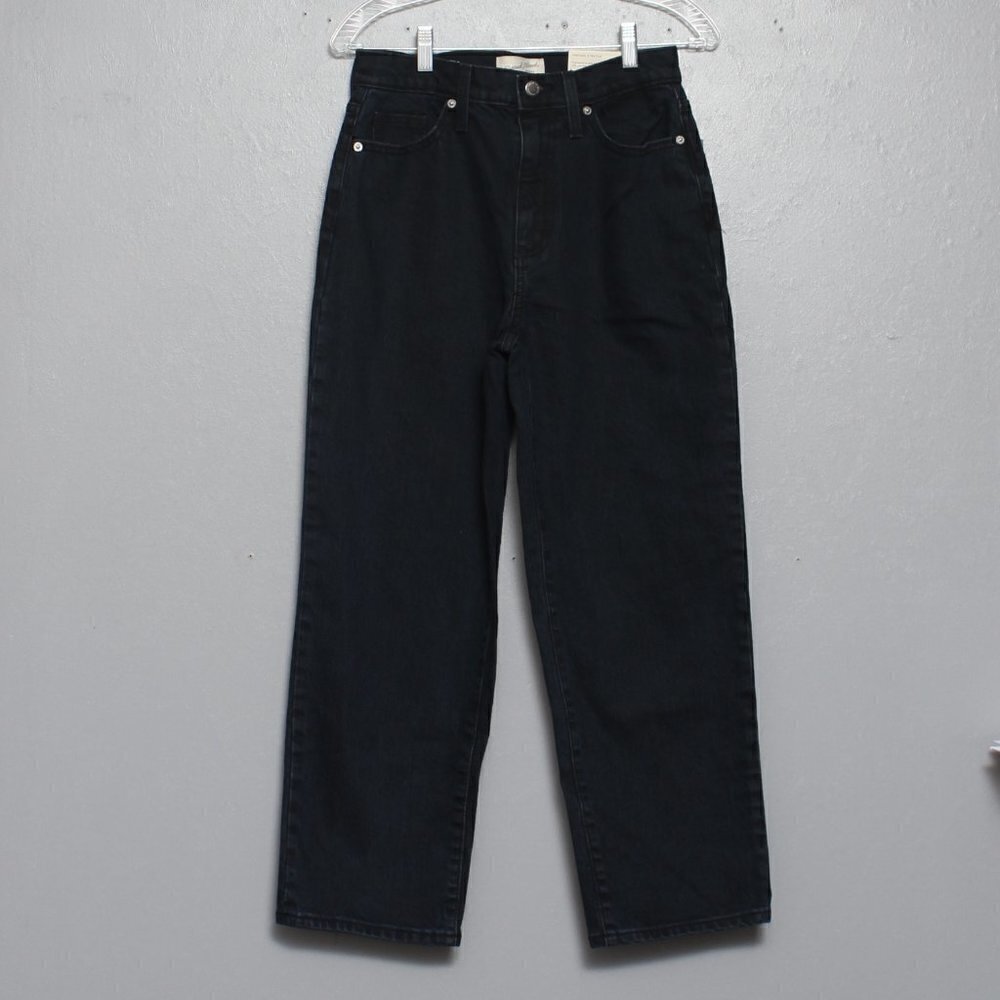 Universal thread nwt vintage straight dark indigo high rise mom jeans